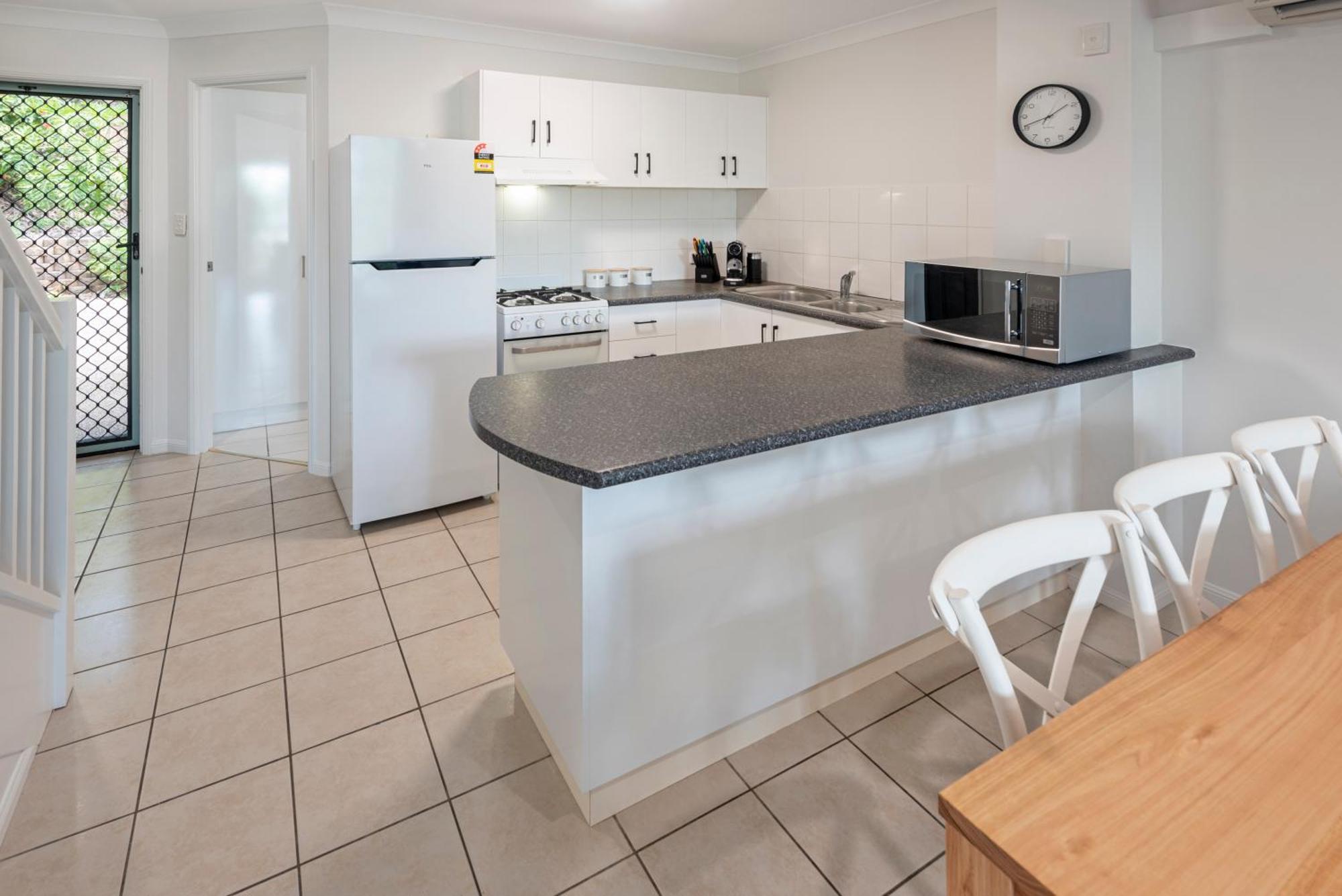 Sunset Waters Apartments Hamilton Island Exterior photo