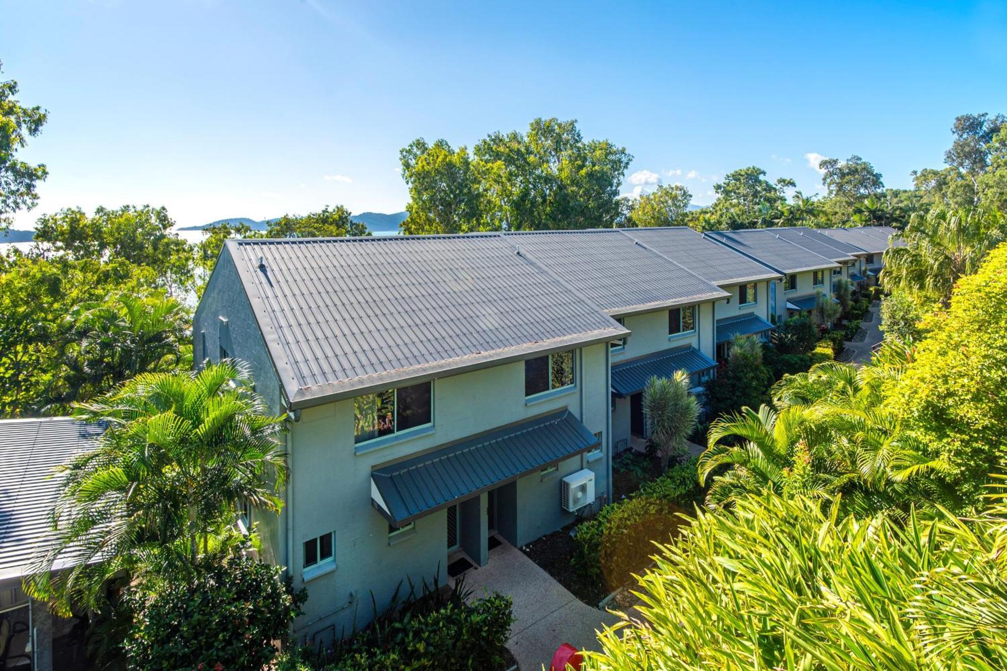 Sunset Waters Apartments Hamilton Island Exterior photo