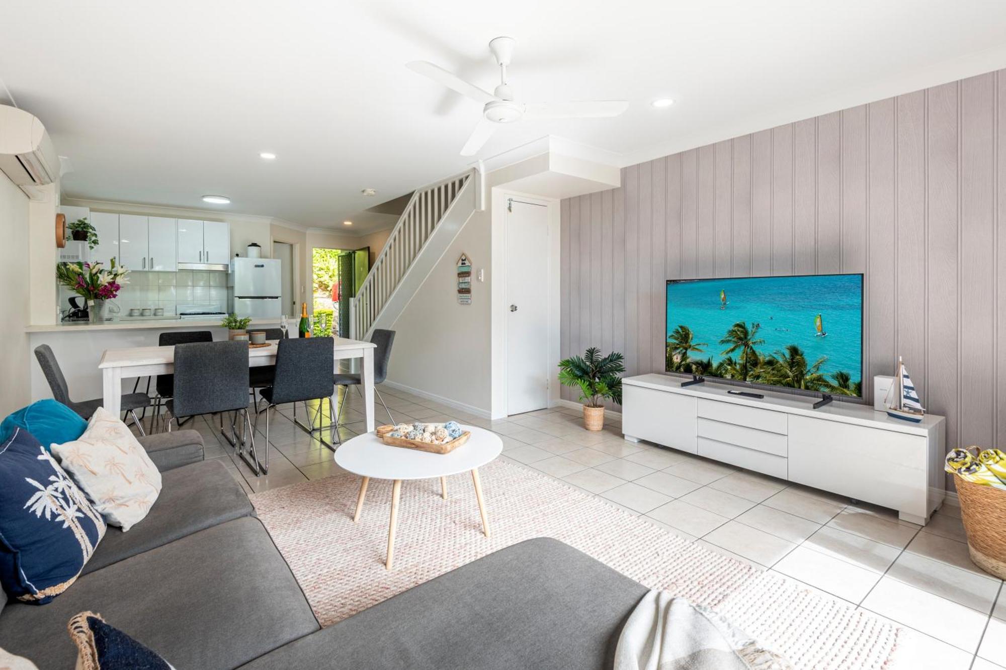 Sunset Waters Apartments Hamilton Island Exterior photo